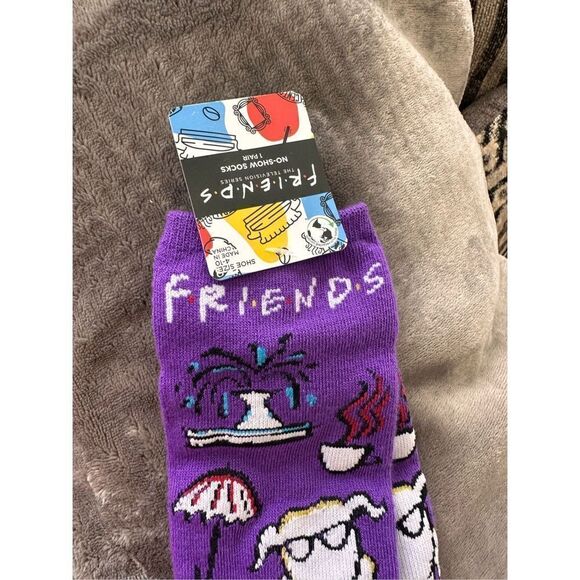 ⭐️3 for $10⭐️ Friends Tv show Thanksgiving Socks - Picture 3 of 4